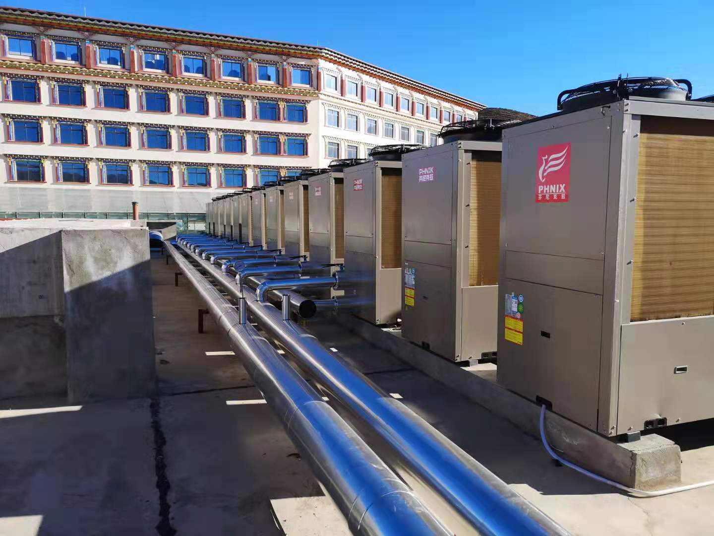 酒店采暖采用哪種設(shè)備好？強(qiáng)烈推薦芬尼空氣源熱泵